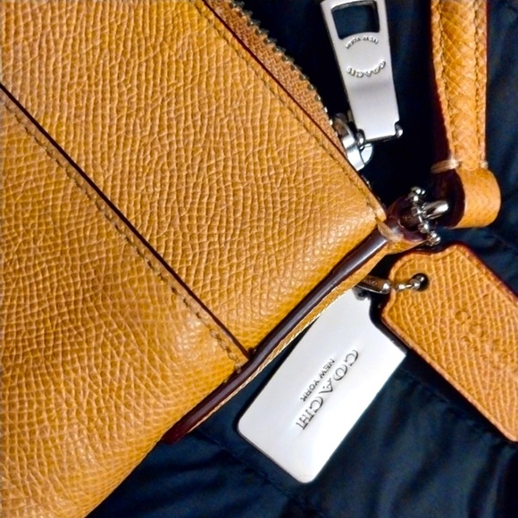 **SALE** Coach Rowan File Bag - Picture 2 of 4